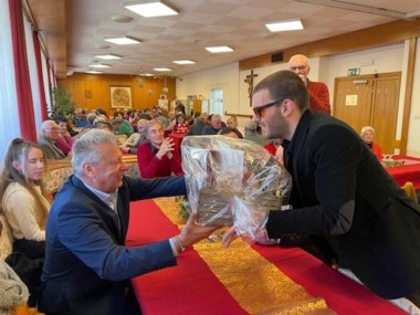 Manuel erhält den Preis "Josef Stockner"